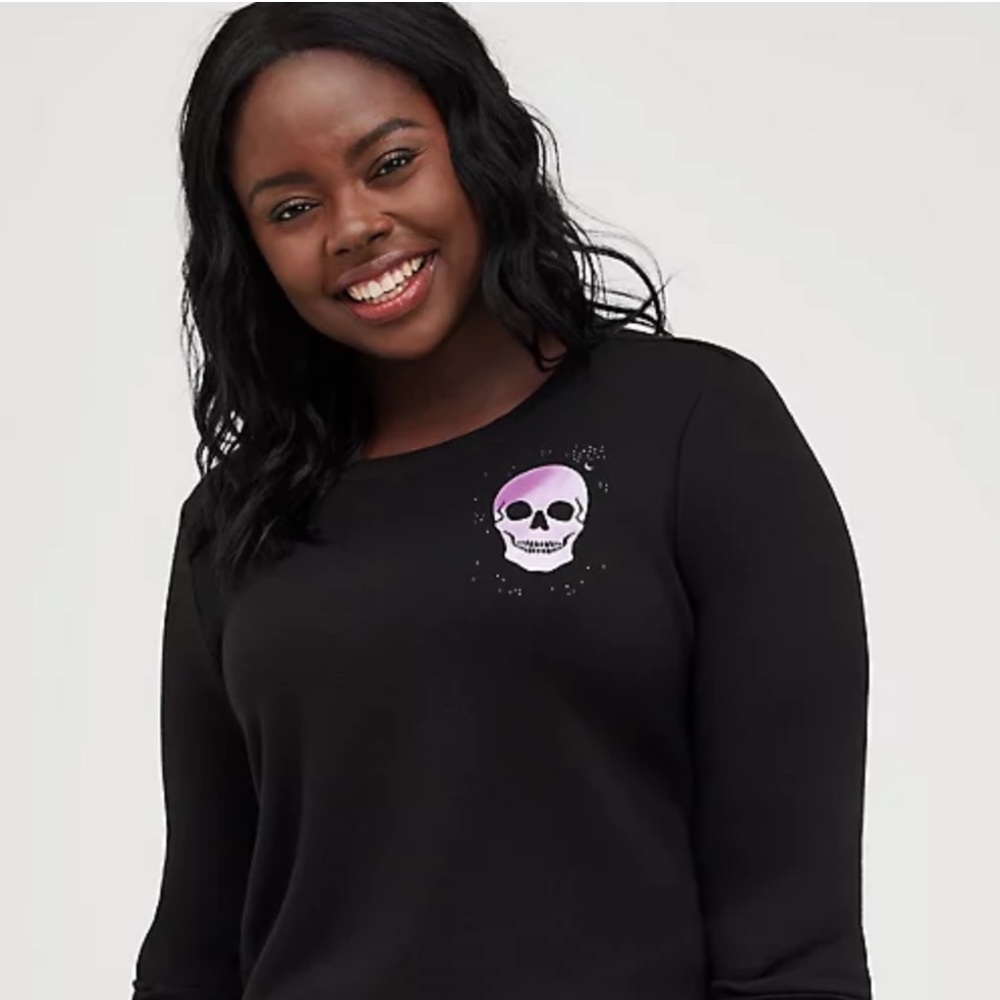 NWT! Torrid 3 Active Sweatshirt - Cupro Crew Skull Black